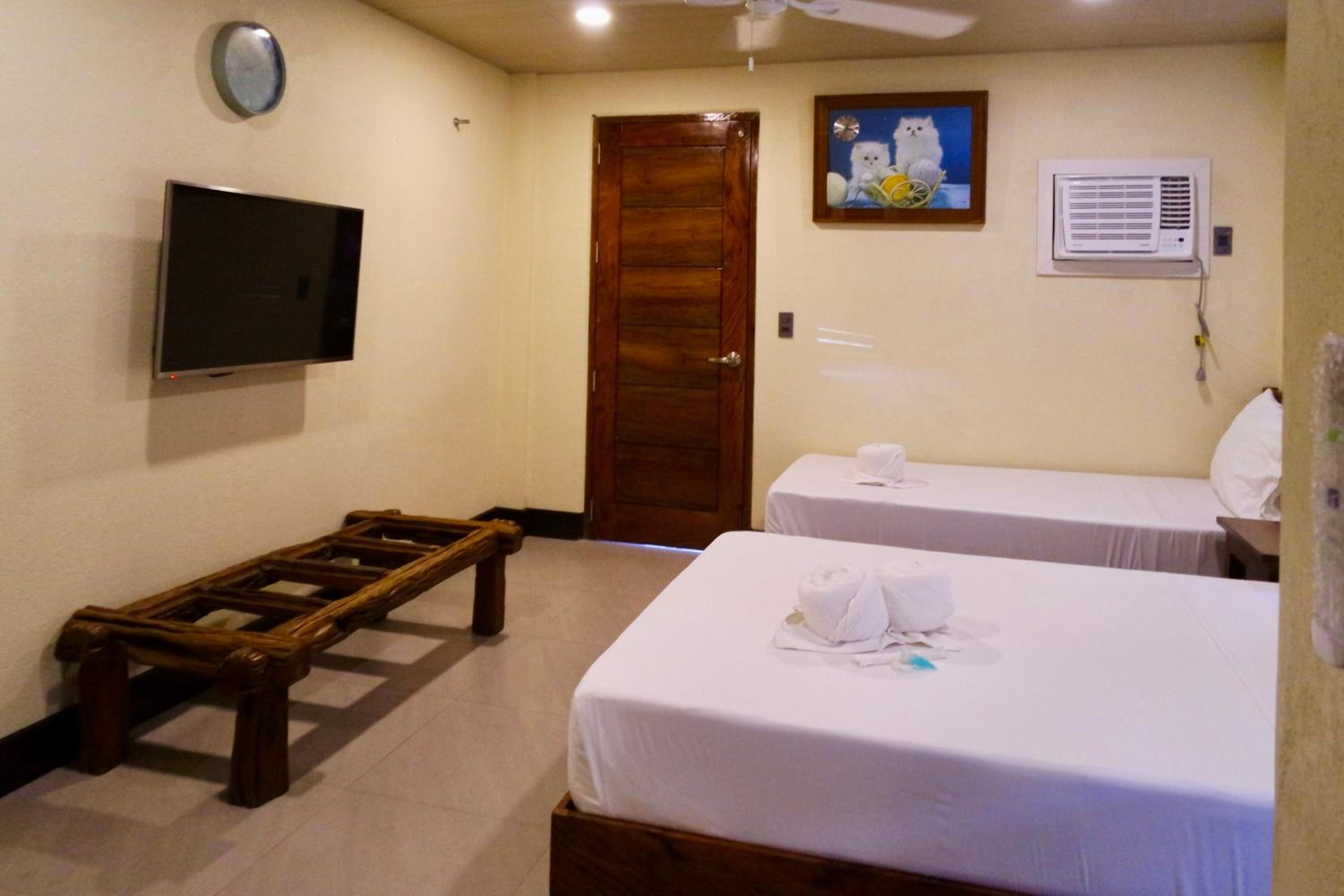 Den Den Guesthouse view 3