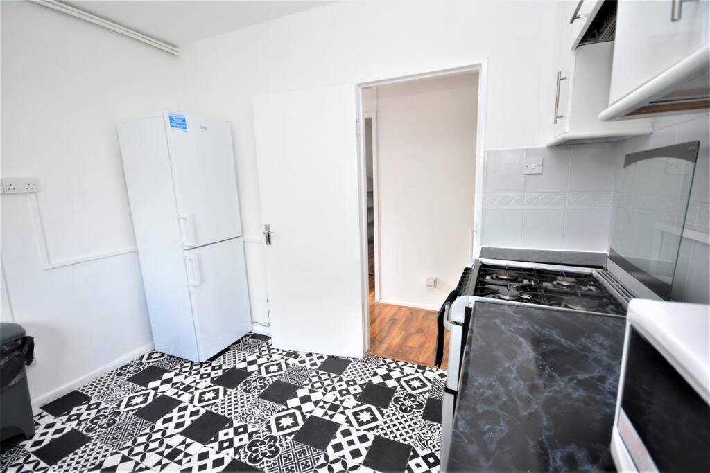 Lovely 2 Bedroom Condo in Greater London