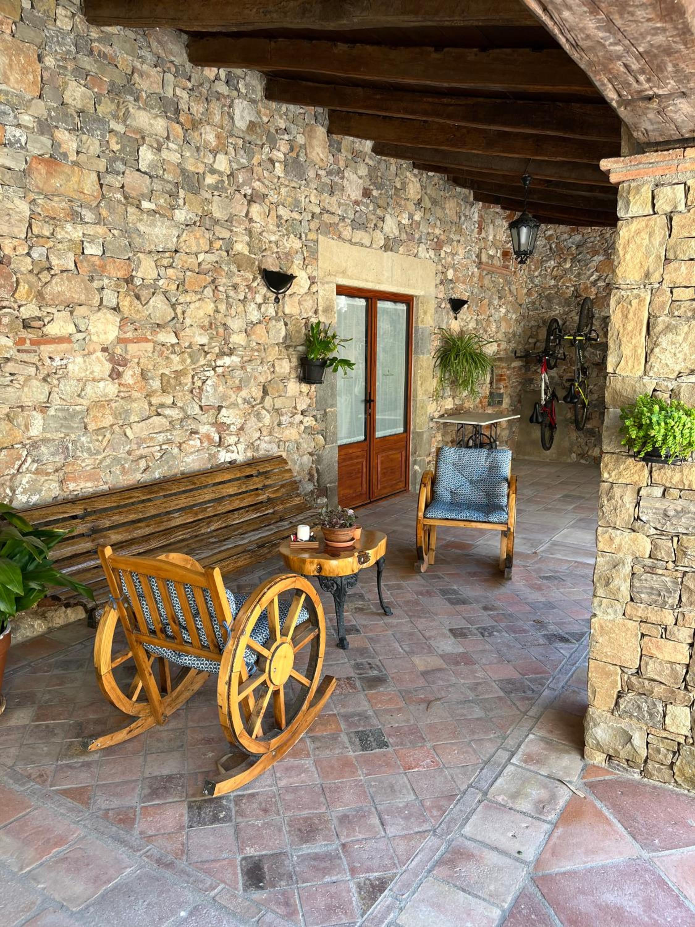 Masia Can Viver - Olive oil tourism B&B