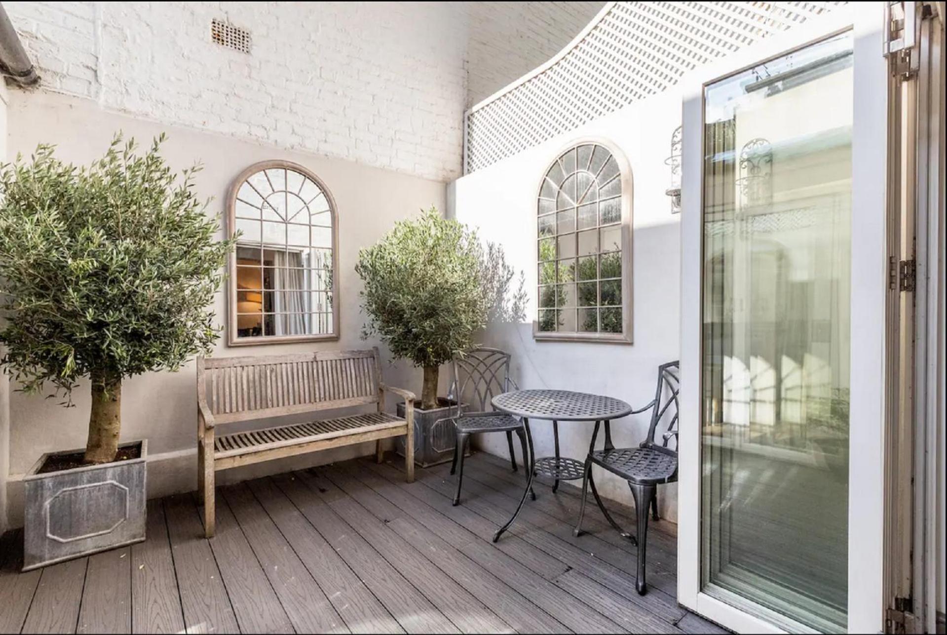 balcony