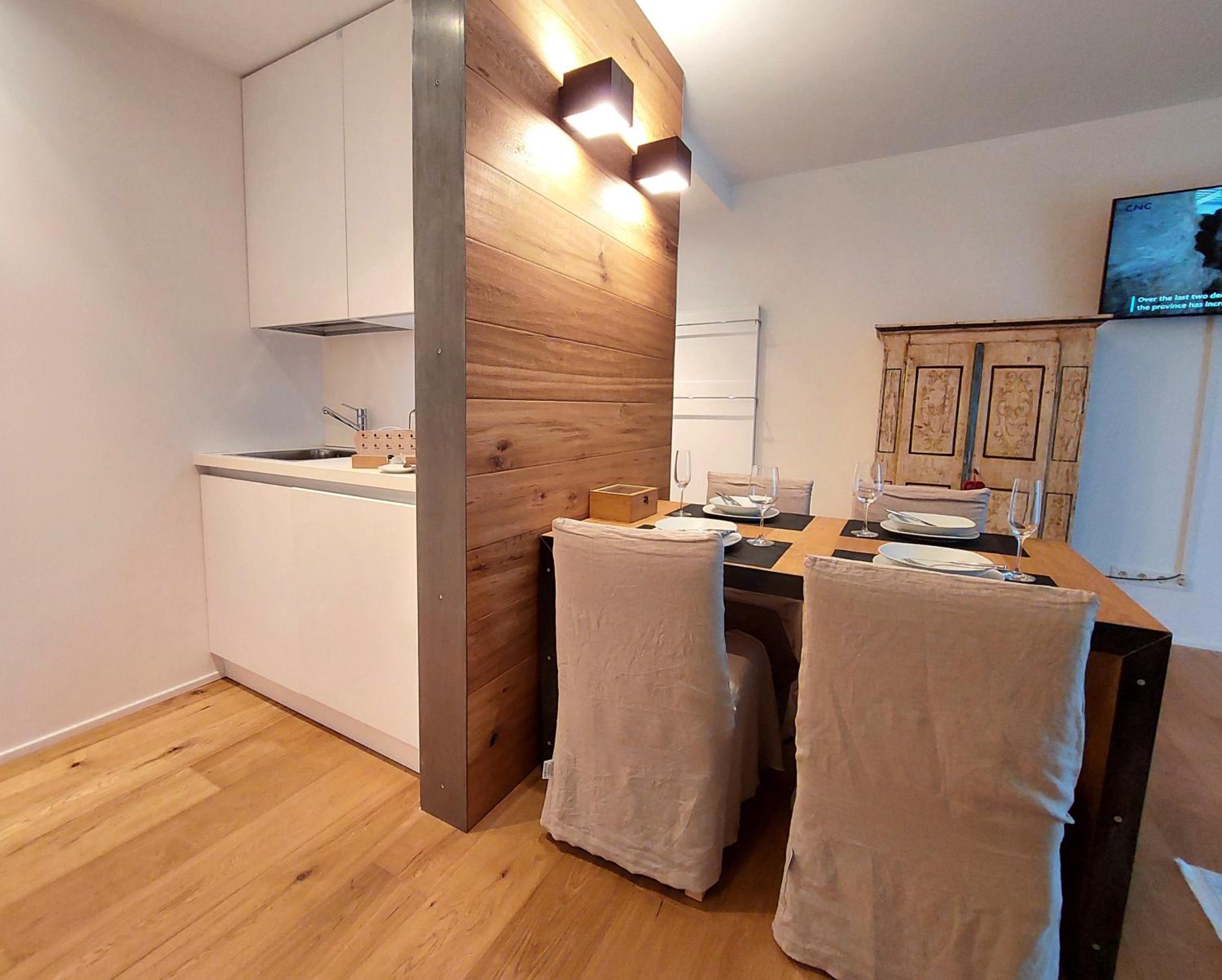 ALPENFLAIR - charming ski-to-door apartment