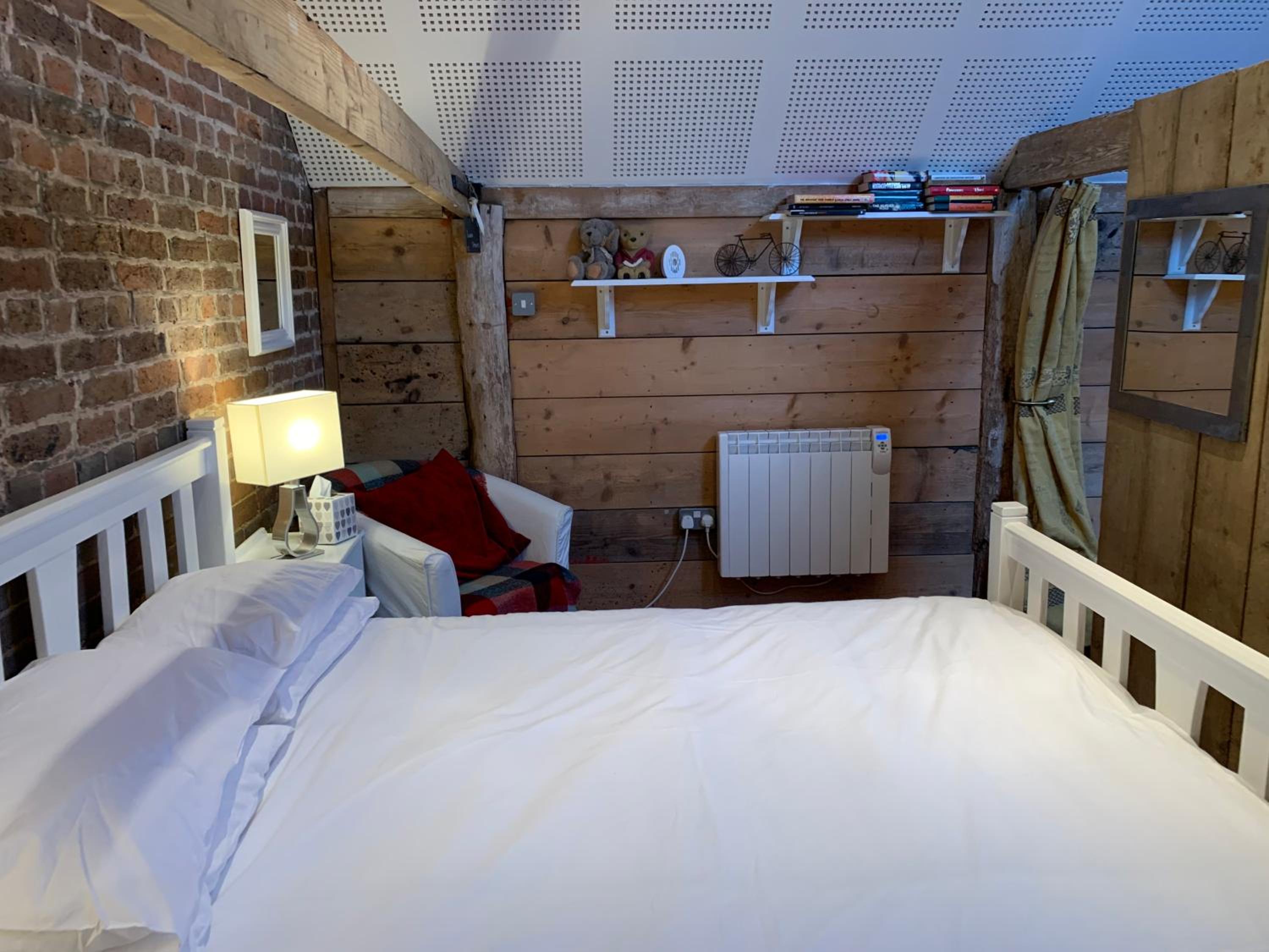 Quirky Barn Conversion Crowhurst Battle