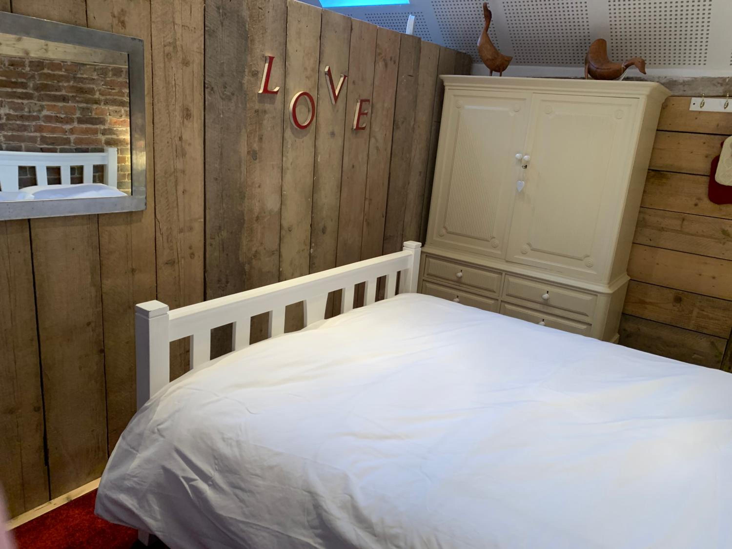 Quirky Barn Conversion Crowhurst Battle