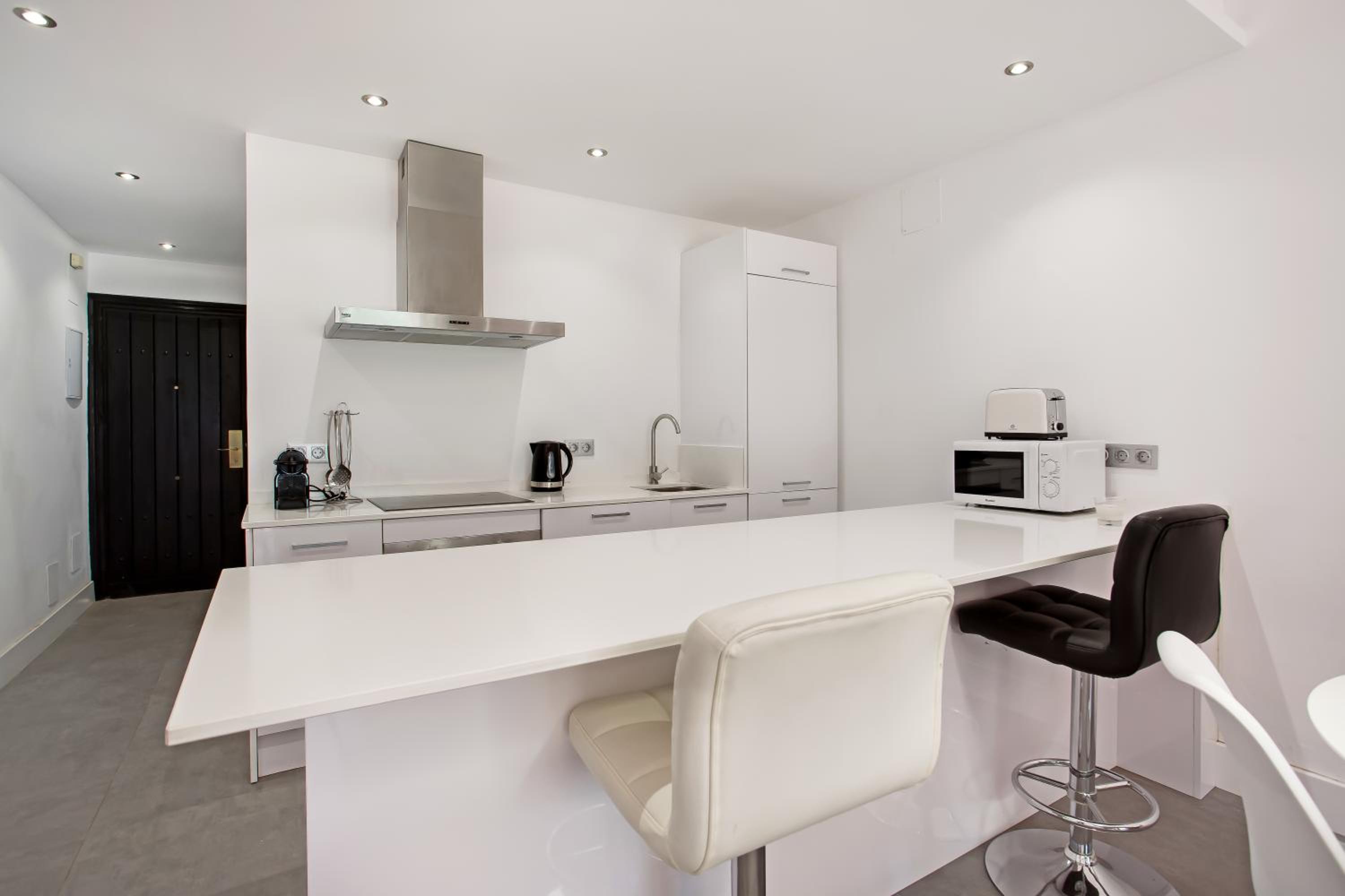 Modern 3 bed Apartment in Puerto Banus, Marbella view 5