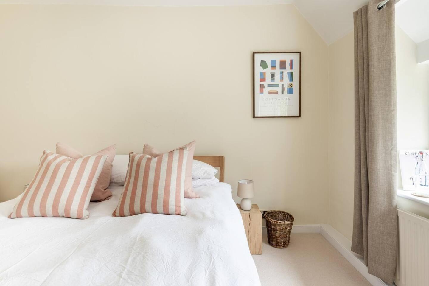 Architect Designed Cosy Cotswold Stone Cottage view 5