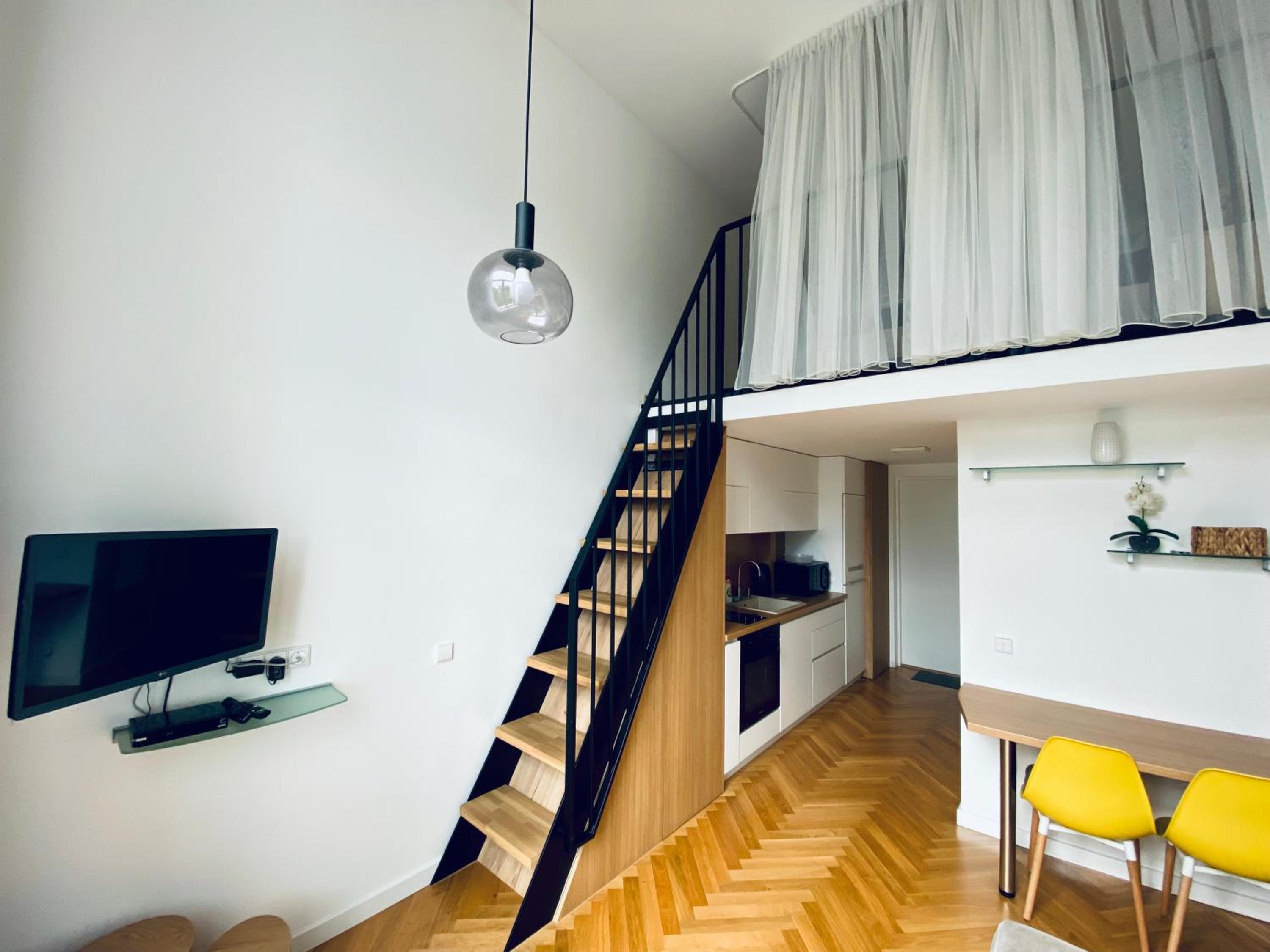 Loft in city center-Prime rentals view 3