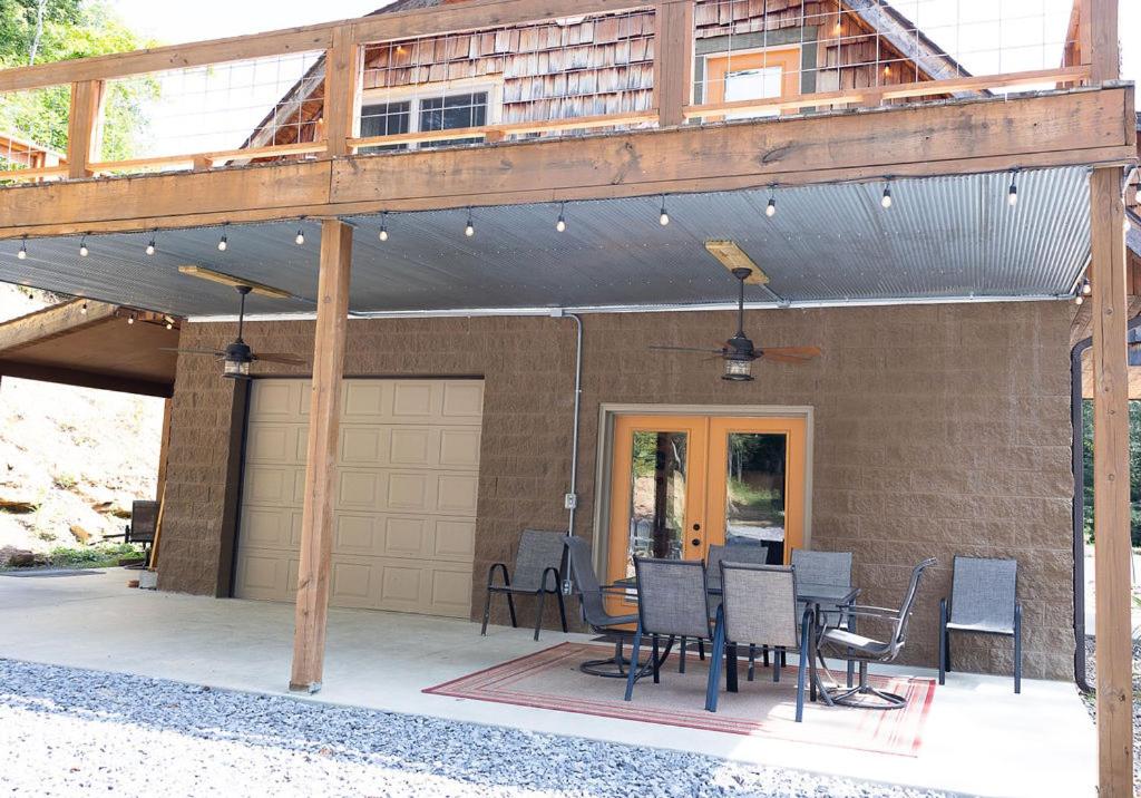 The Lodge at Camp Creek Cabins view 5