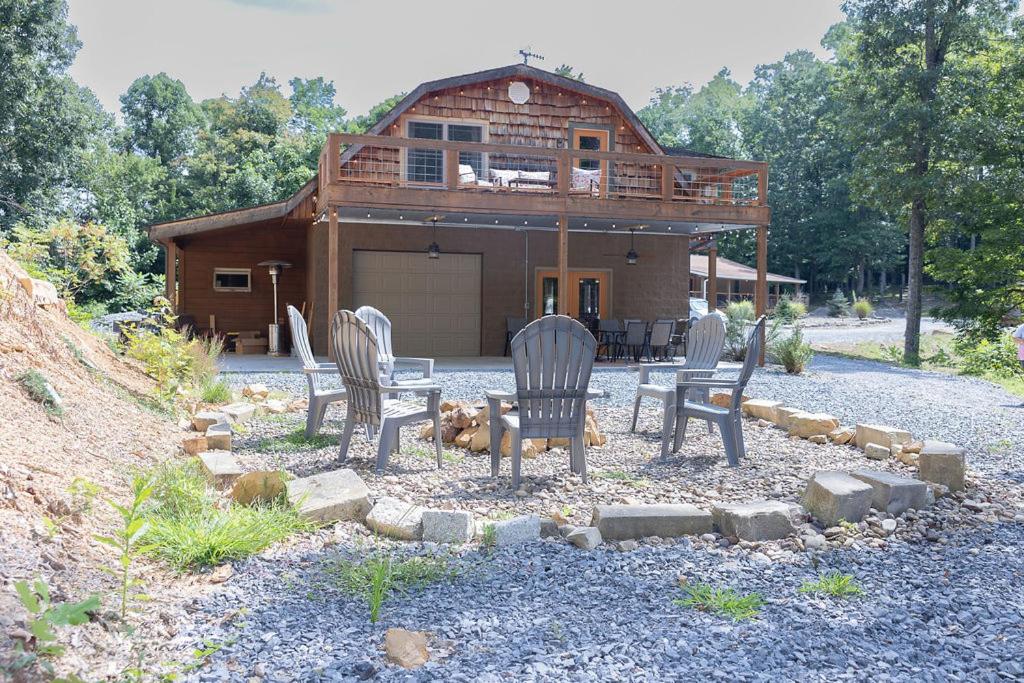 The Lodge at Camp Creek Cabins view 3