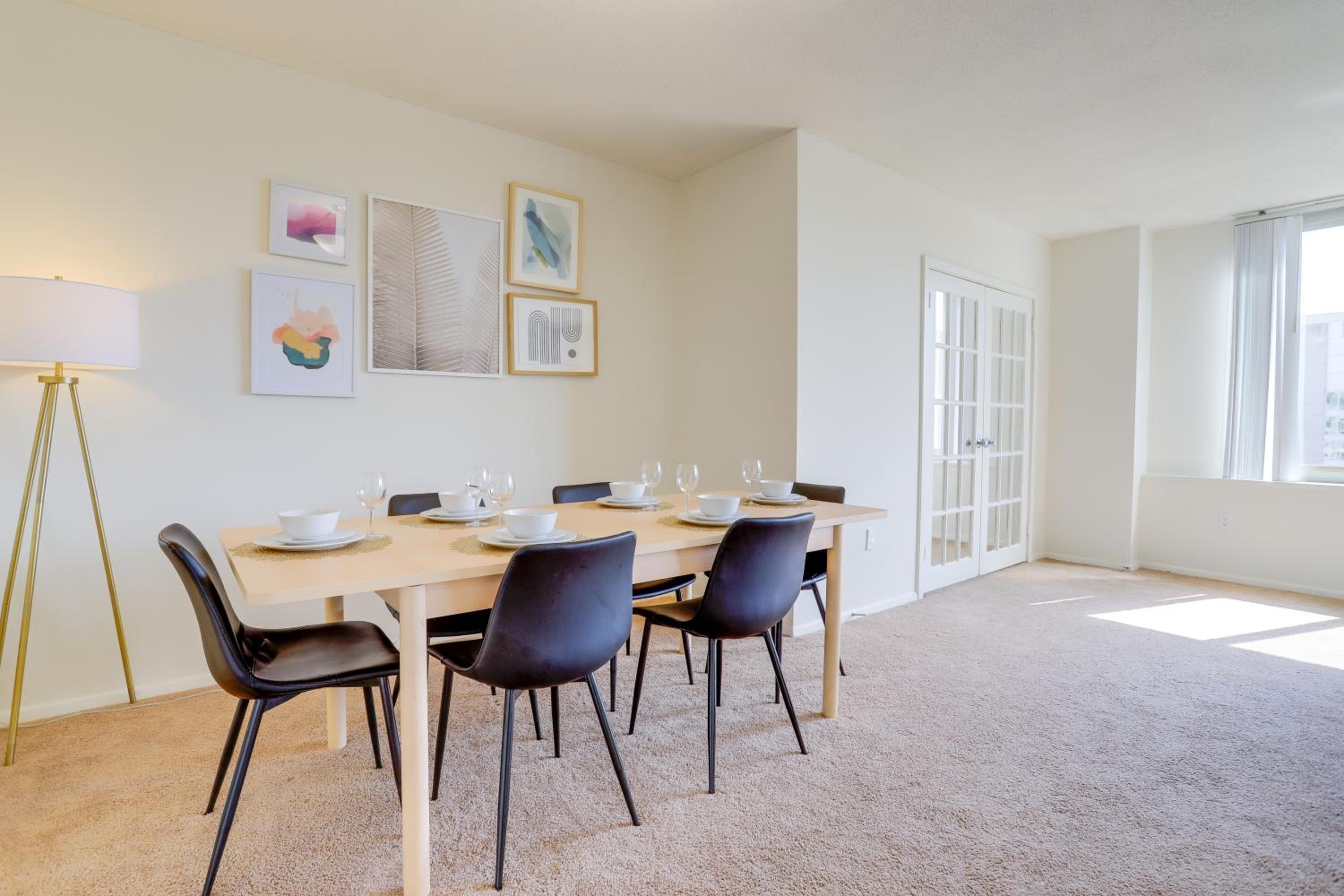 Cozy 2 BR Apartment At Arlington With Gym