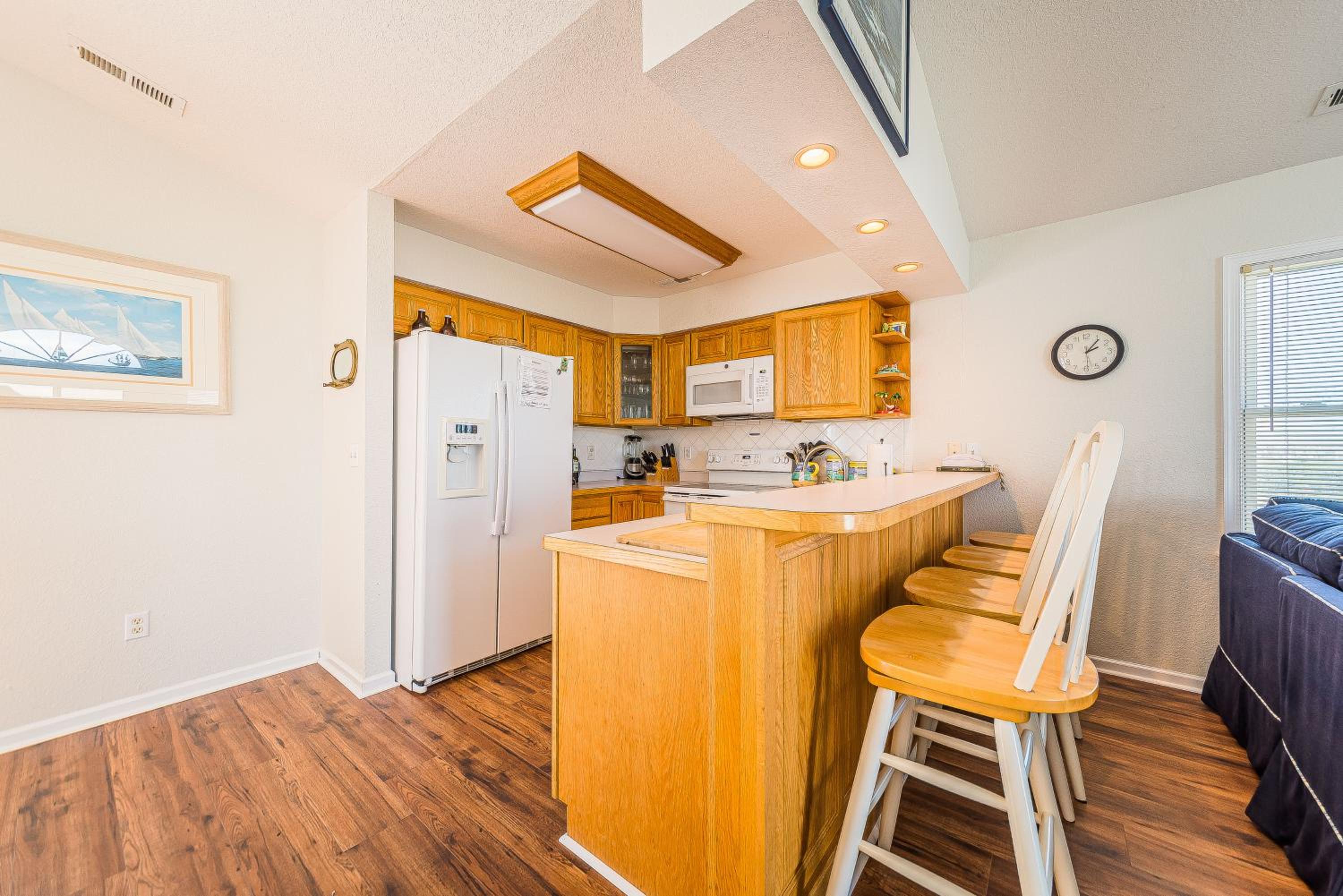 Ocean's View - Kill Devil Hills MP 8, 200 Yds to Beach, Hot Tub, Pool Table, Pets OK view 5