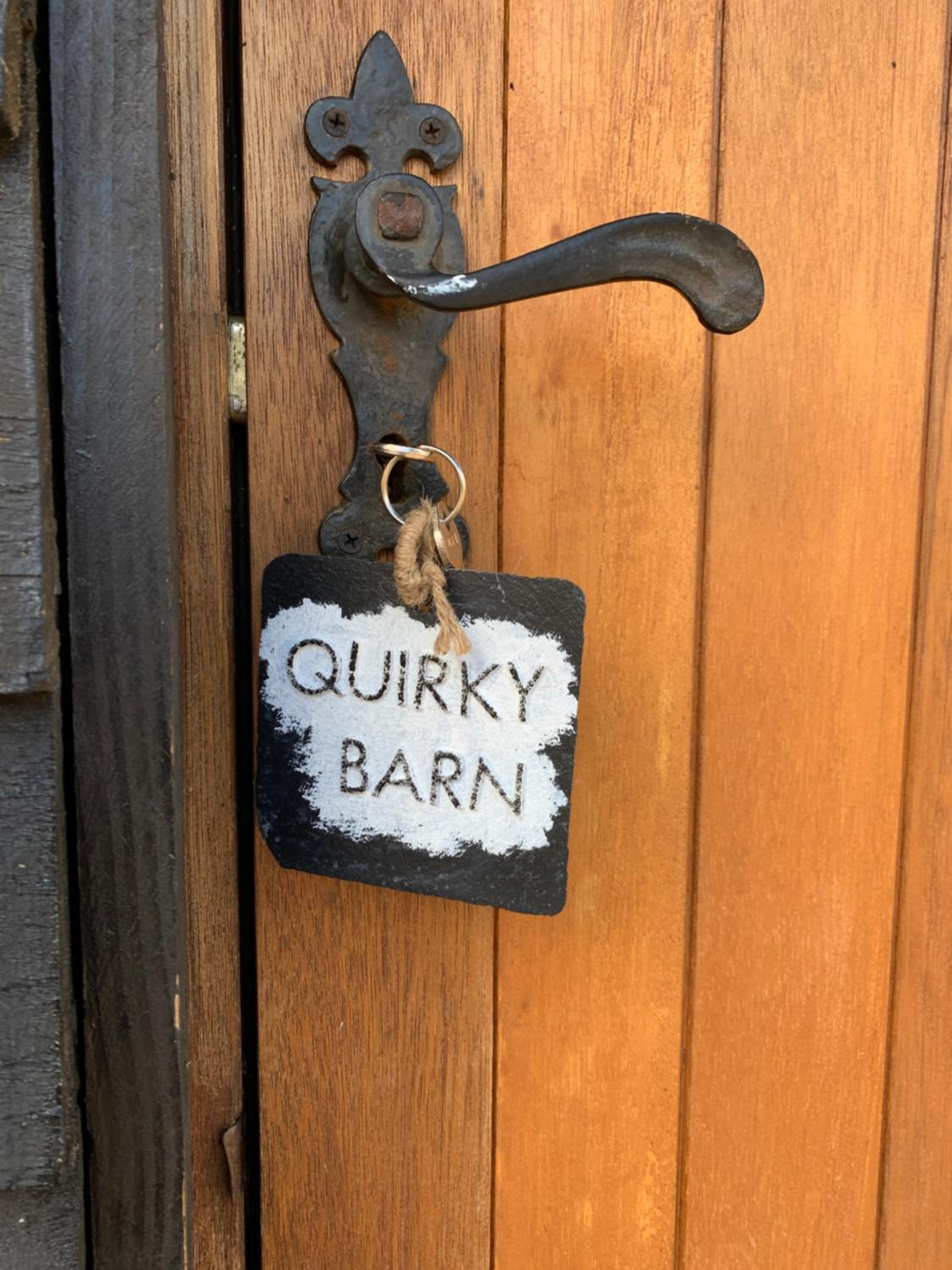 Quirky Barn Conversion Crowhurst Battle
