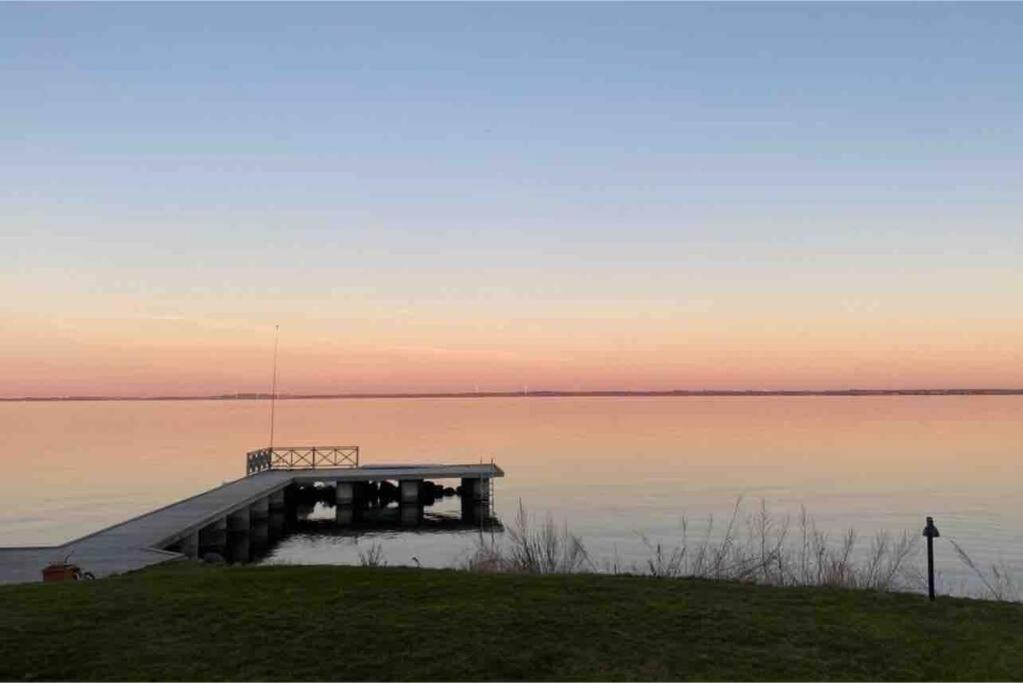 Stylish lake view house view 5