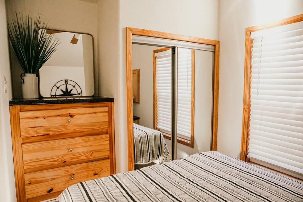 The Bison Cabin - The Cabins at Rim Rock view 3