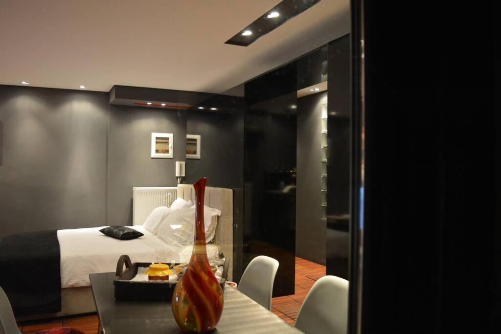 The Love suite 1 Athens Riviera