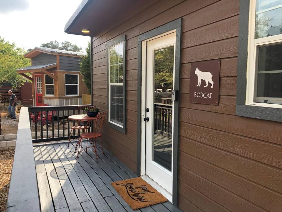 The Bobcat Cabin - The Cabins at Rim Rock view 2