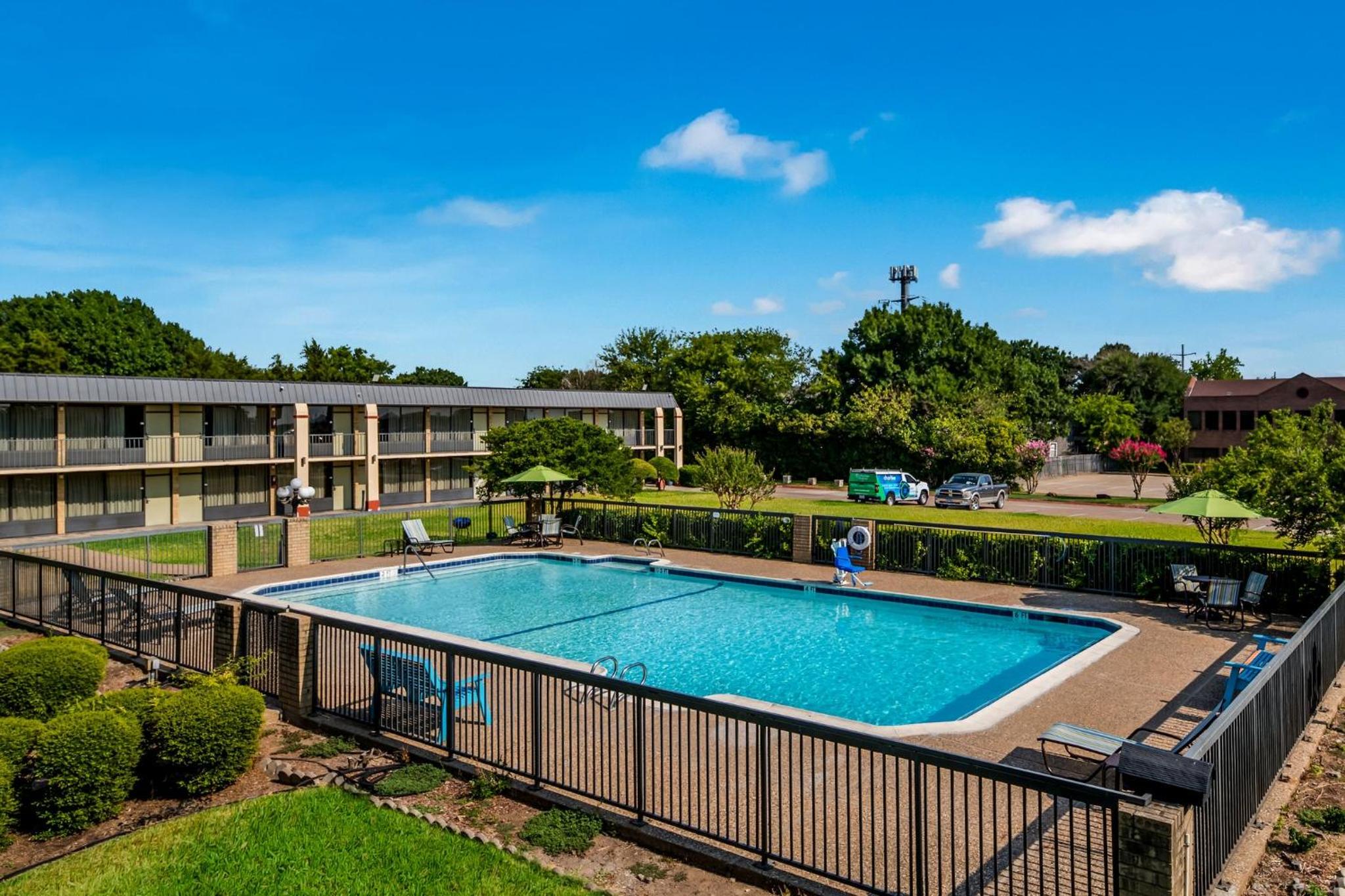Red Roof Inn Conference Center McKinney - Property Image 38