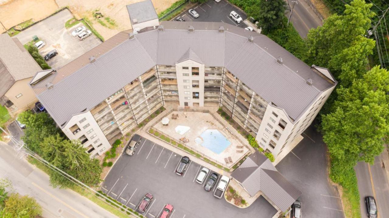 Family Bear Condos, Unit 103 ,Downtown Gatlinburg view 3