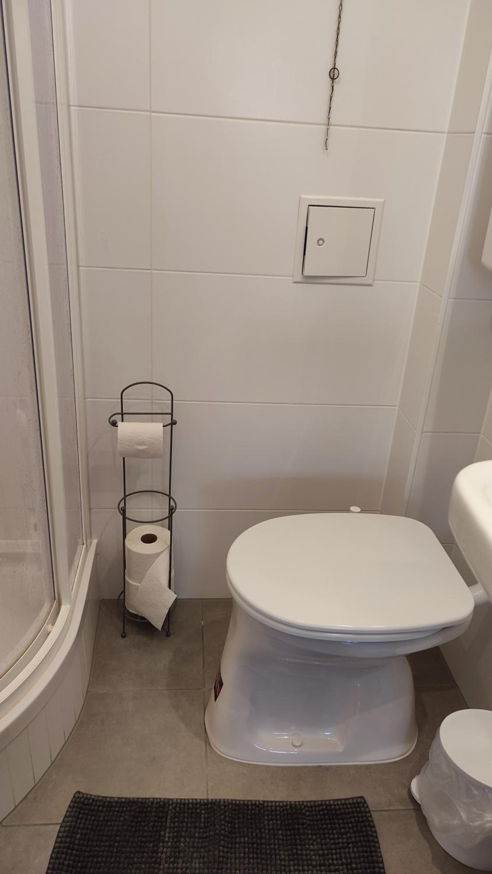 Moderne und schöne Wohnung en Graz — bathroom