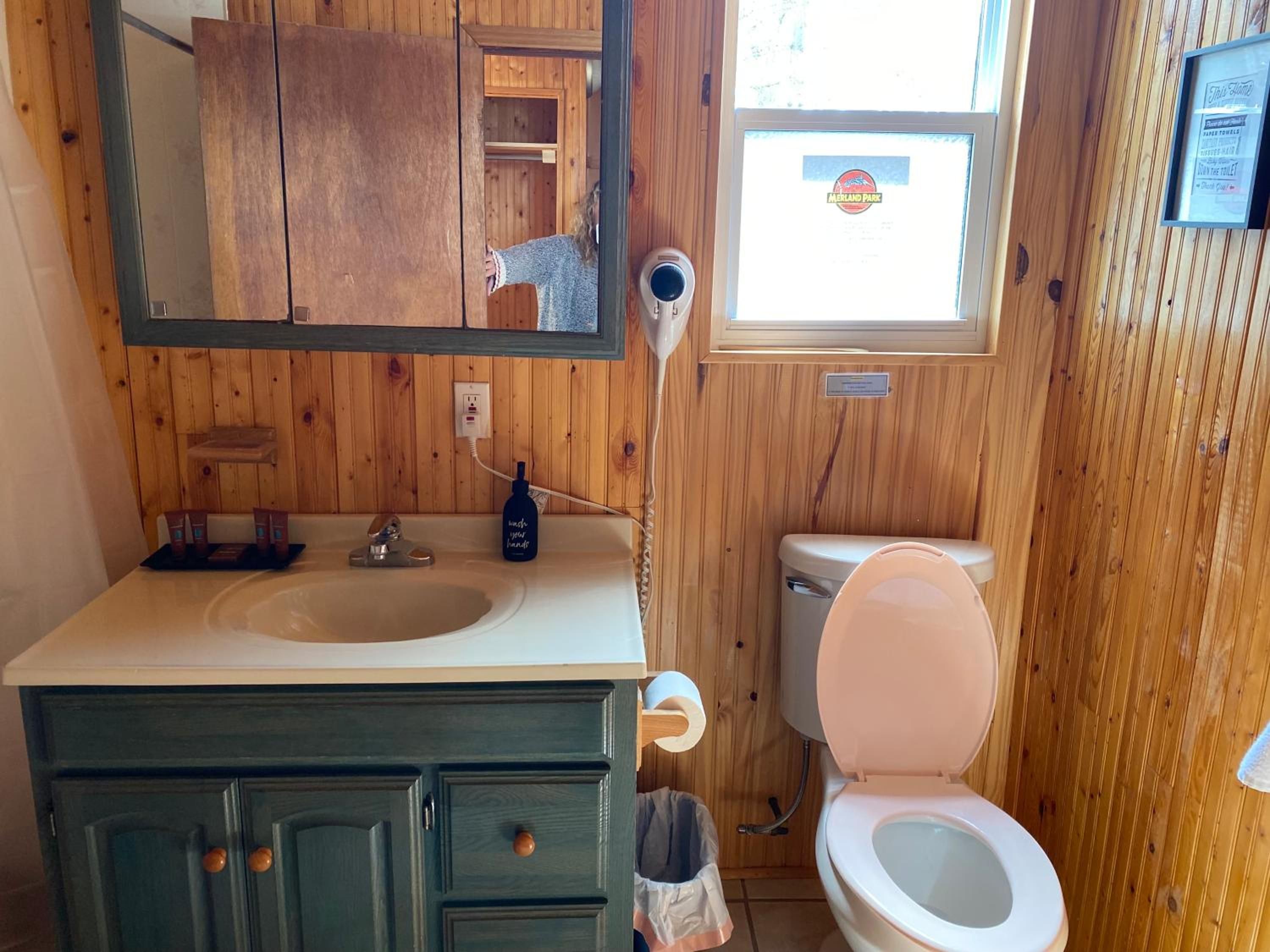 Merland Park Cottages and Motel