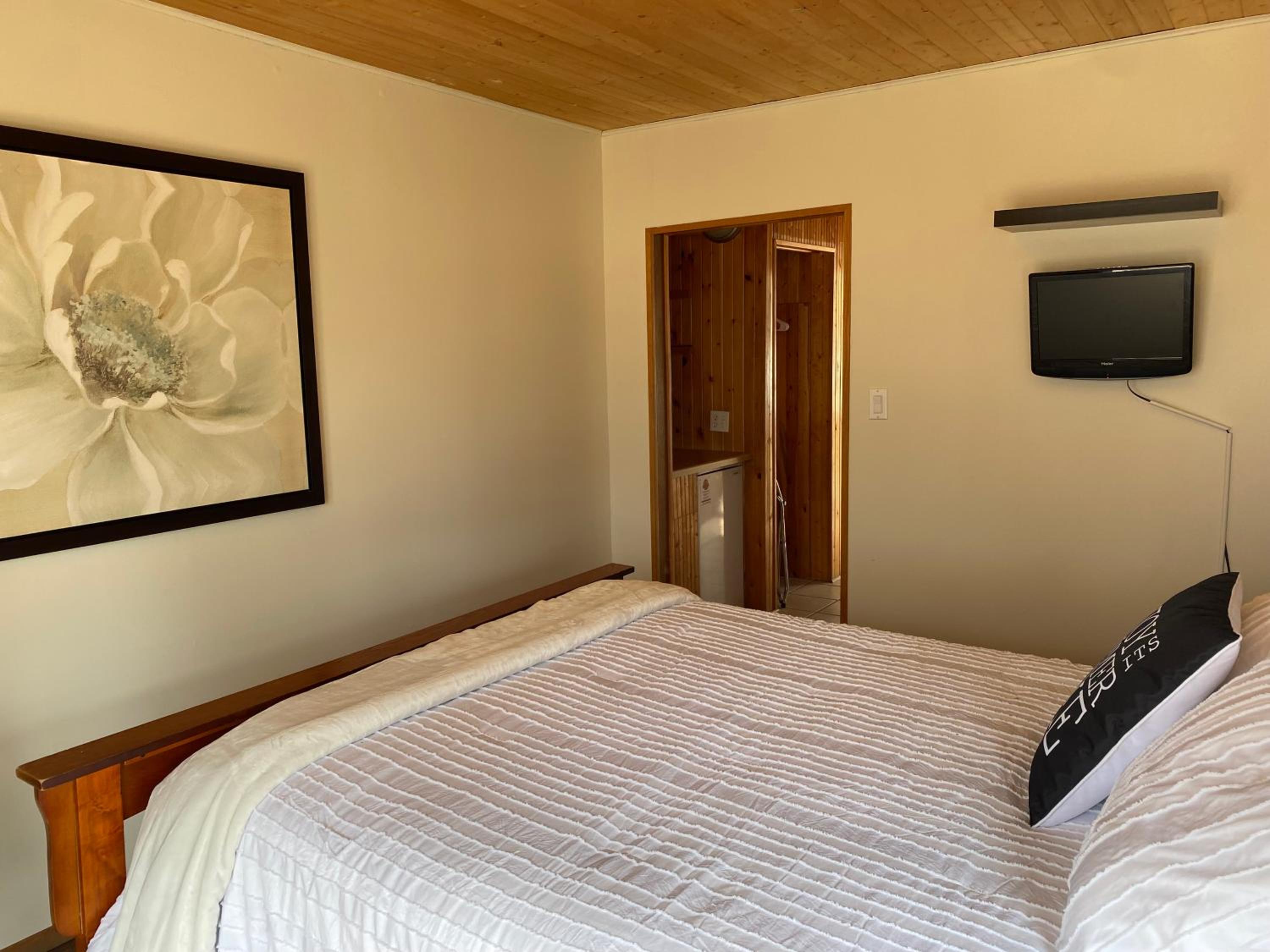Merland Park Cottages and Motel