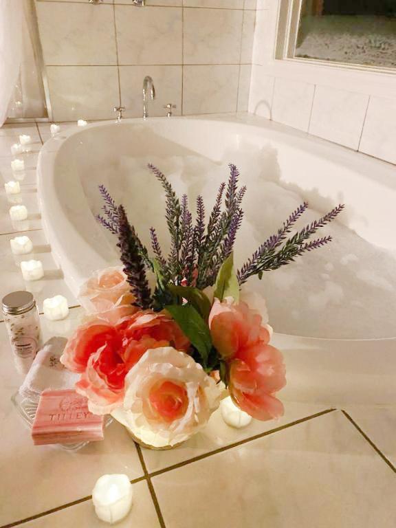 The Romantic Pink English Cottage at Tamborine Mountain