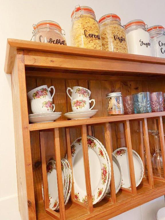 The Romantic Pink English Cottage at Tamborine Mountain