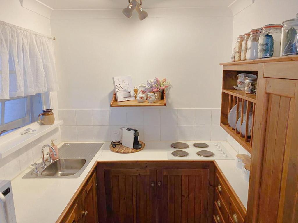 The Romantic Pink English Cottage at Tamborine Mountain