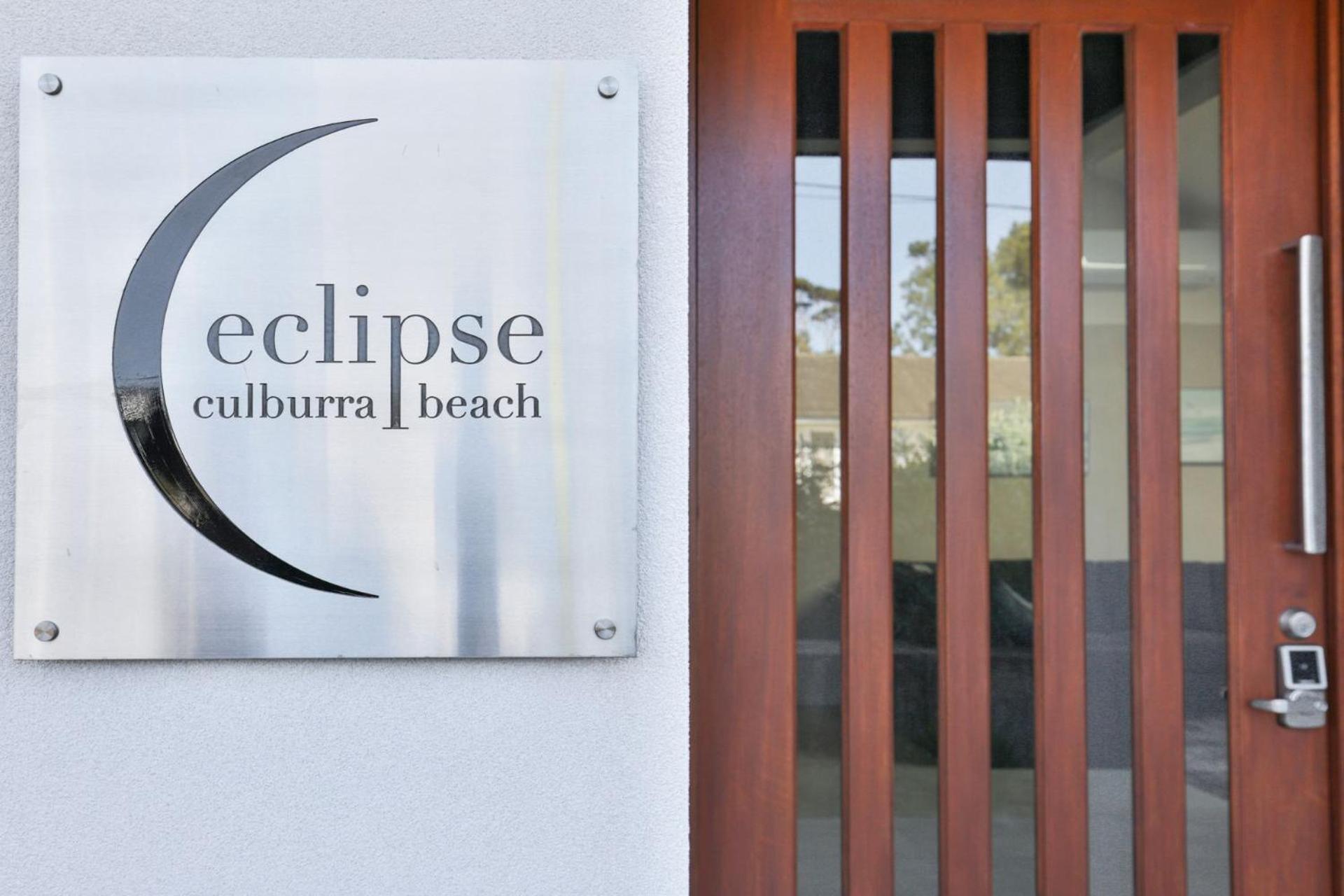 Eclipse Absolute Beachfront with Stunning Views
