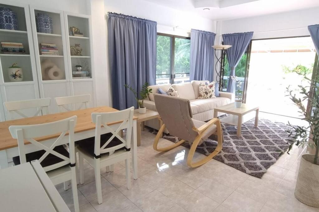 Lovely 2-Bedroom Condo with Pool view 2