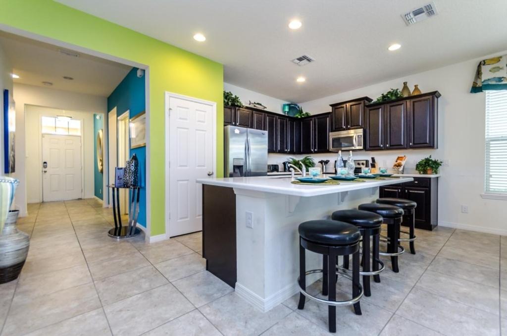 1214YC Stunning Showcase 7 Bed 6 Bath Property villa view 5