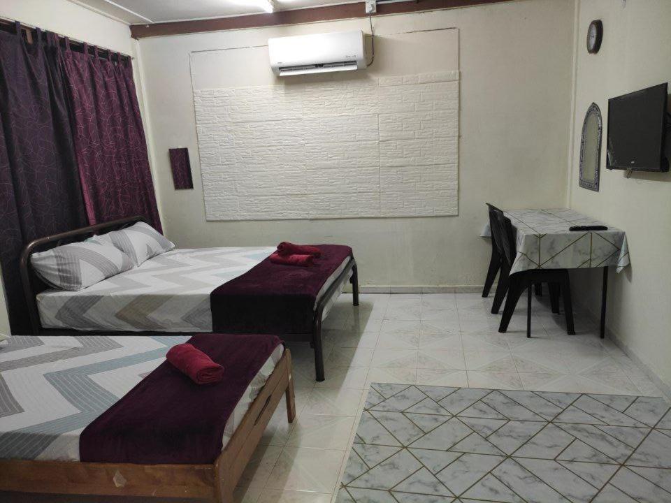 CiTY Roomstay Budget Midtown Kuala Terengganu 2queen beds photo 4