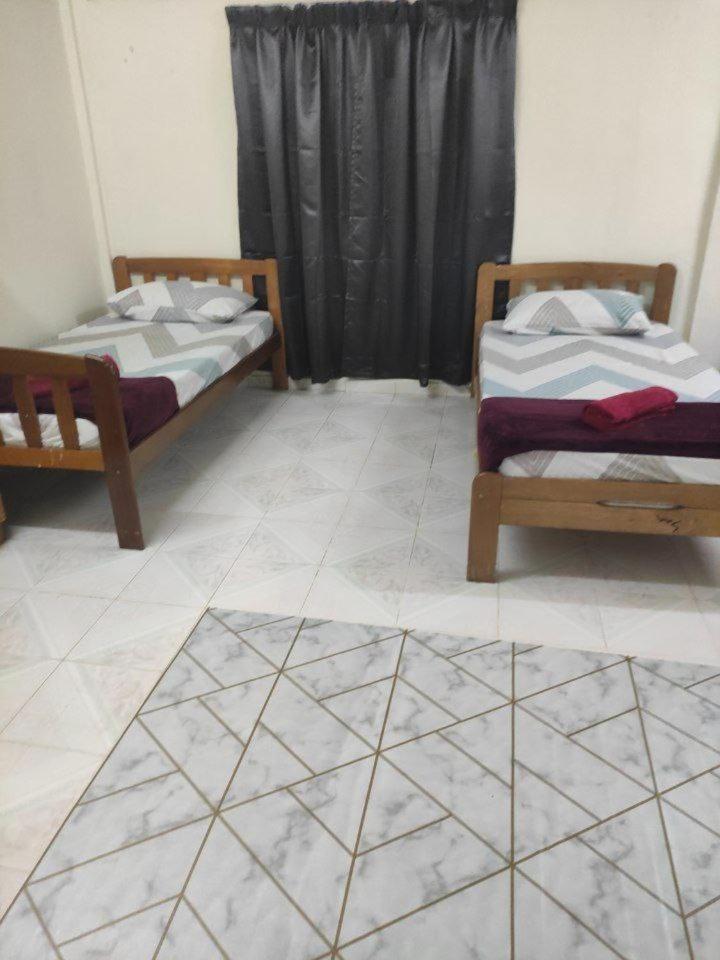 CiTY Roomstay Budget Midtown Kuala Terengganu 2queen beds photo 5