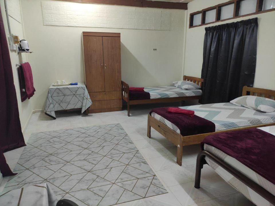 CiTY Roomstay Budget Midtown Kuala Terengganu 2queen beds photo 8