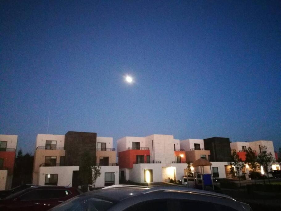 Hotel Beautiful 3BR townhouse with on-premises parking - Image 1