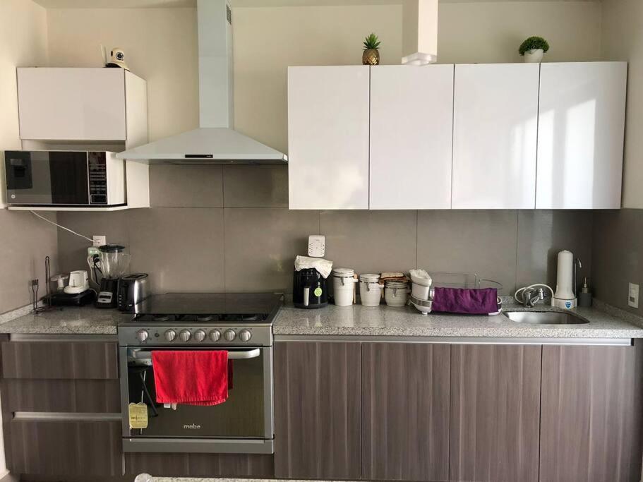 Beautiful 3BR townhouse with on-premises parking view 4