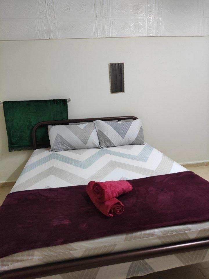 CiTY Roomstay Budget Middle Kuala Terengganu 1queen bed photo 1