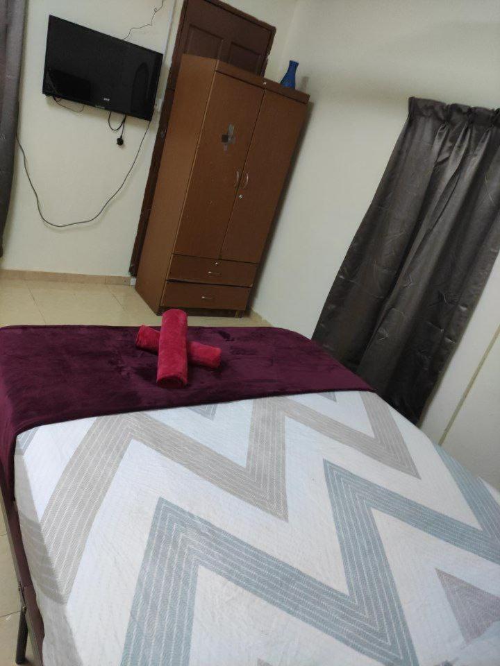 CiTY Roomstay Budget Middle Kuala Terengganu 1queen bed photo 2