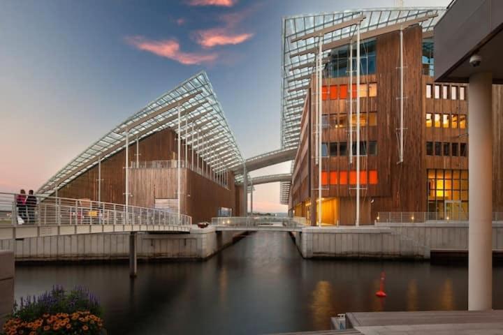 Bright & exclusive 1BR in Prime Location, located on water in Oslo center with see view to Oslo fjord view 4