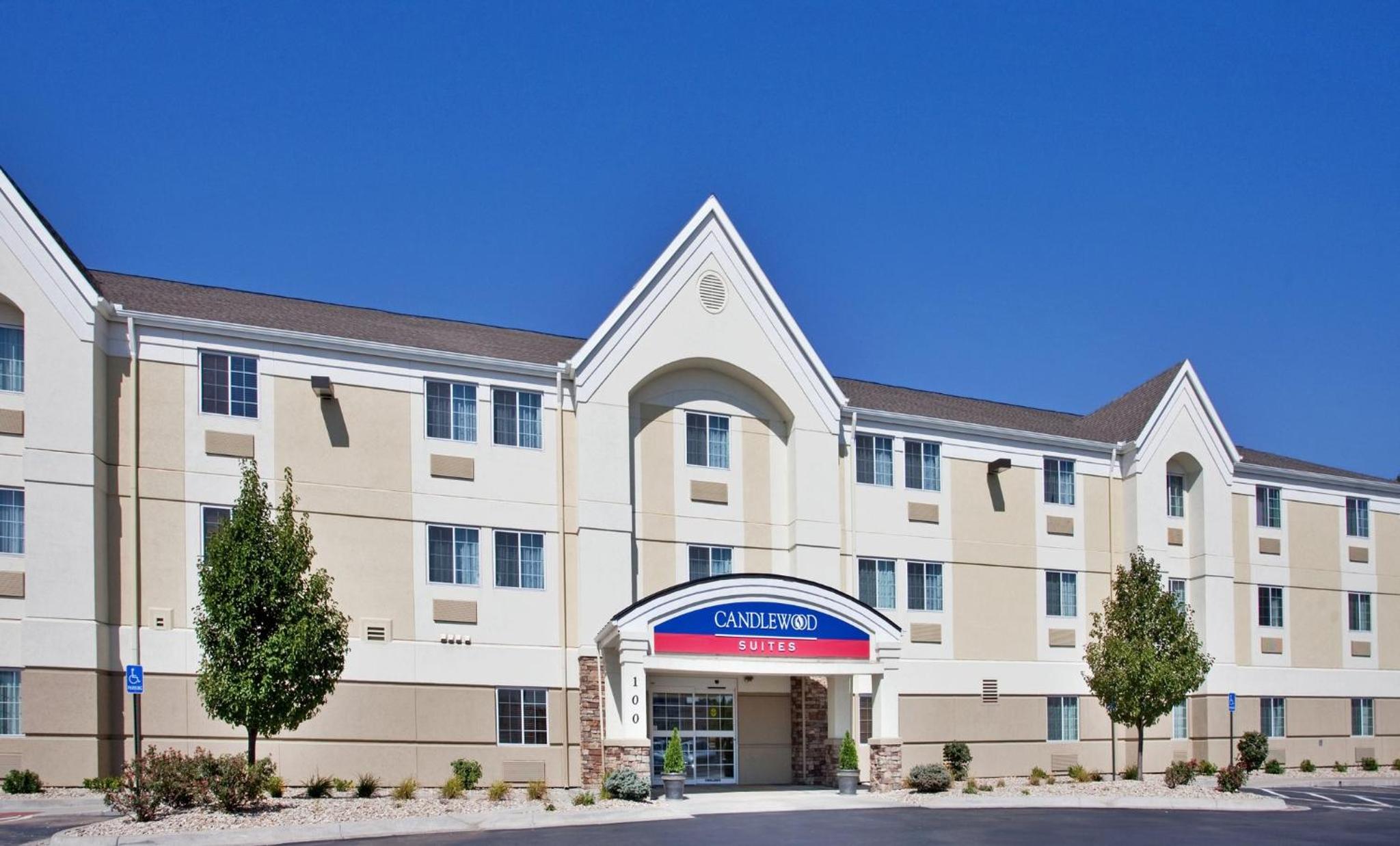 Hotel Candlewood Suites Junction City - Ft. Riley, an IHG Hotel - Image 1
