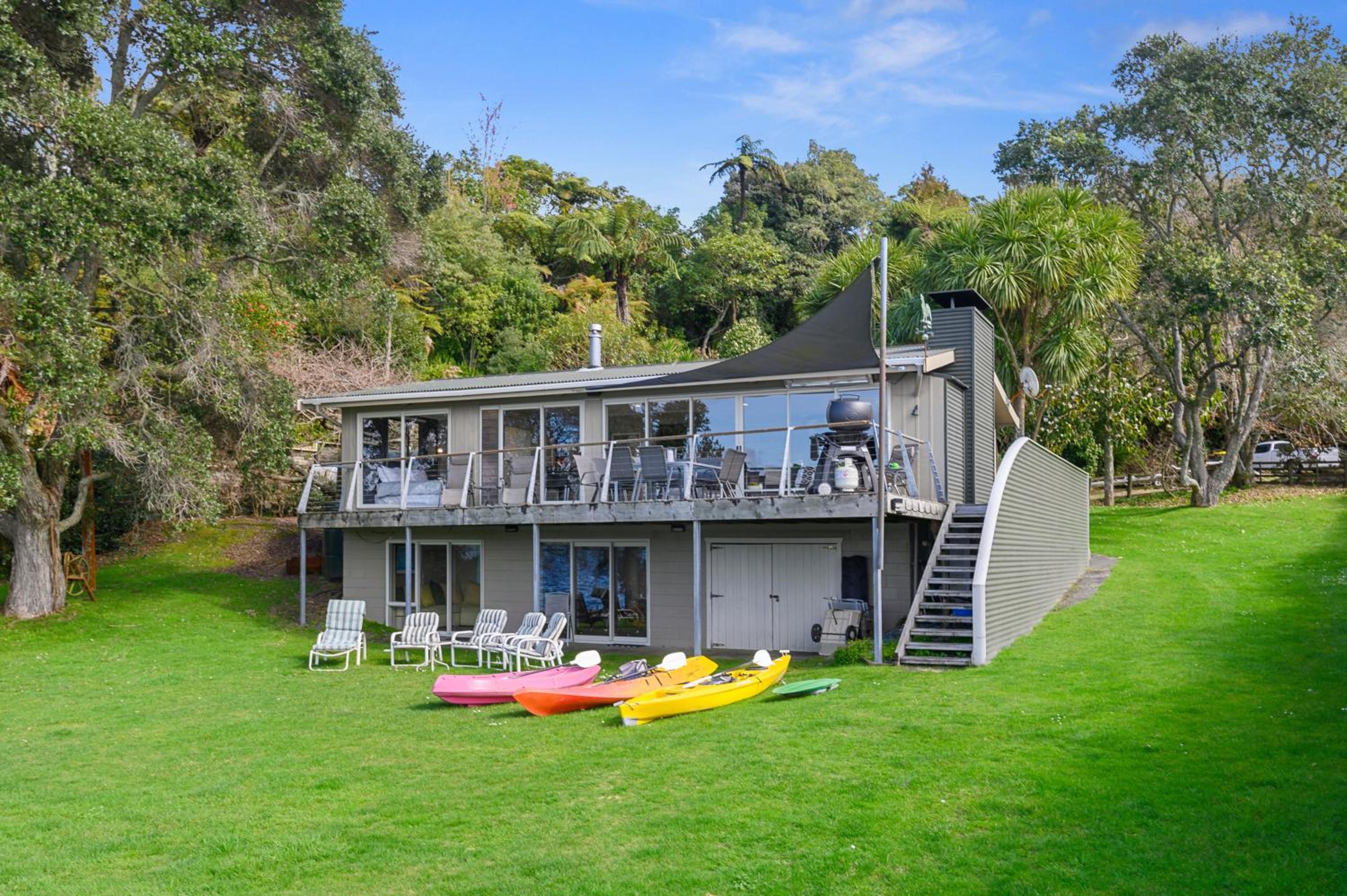Onepoto Bay Lakehouse - Lake Rotoiti Holiday Home view 2