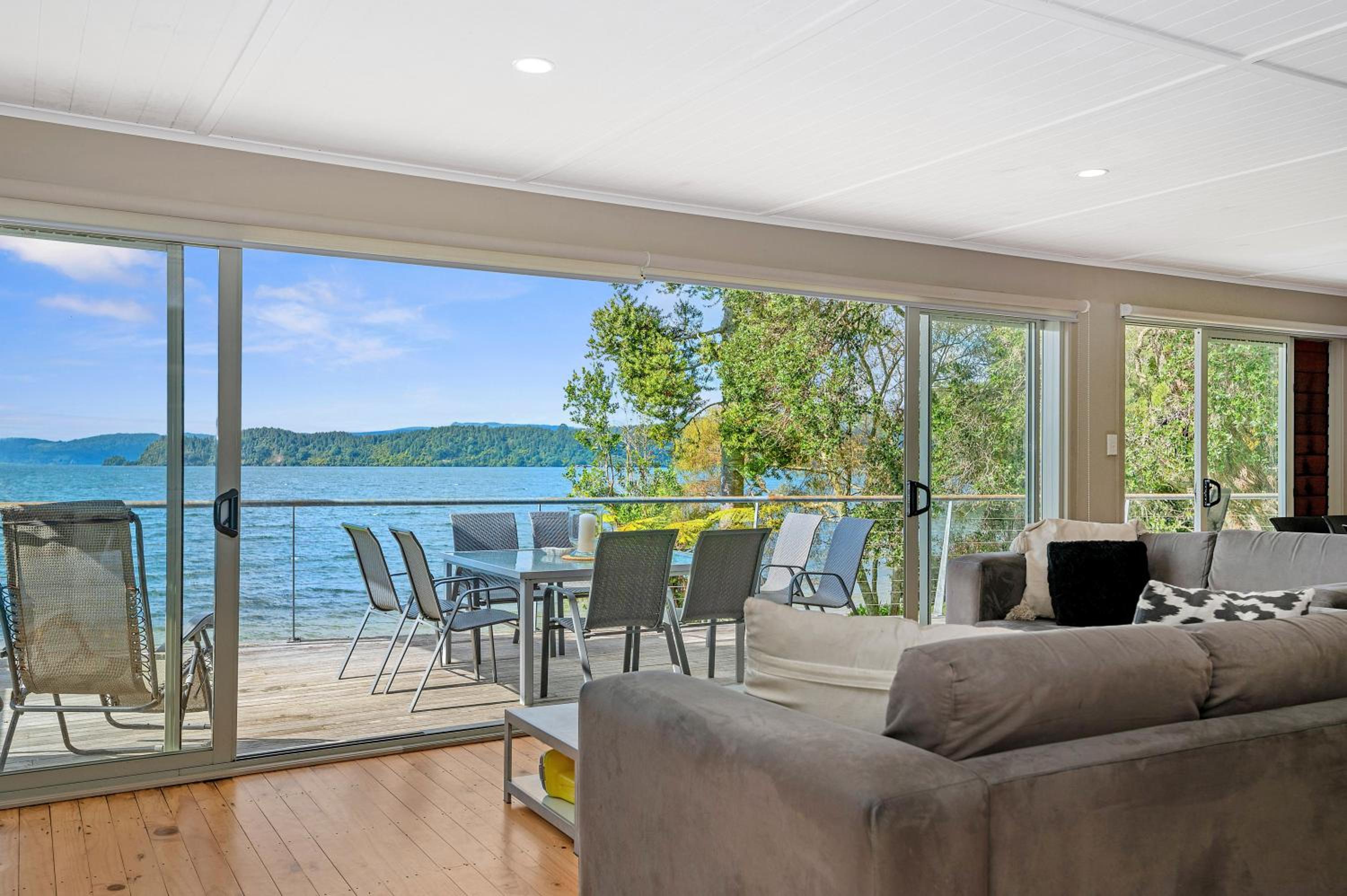 Onepoto Bay Lakehouse - Lake Rotoiti Holiday Home view 5