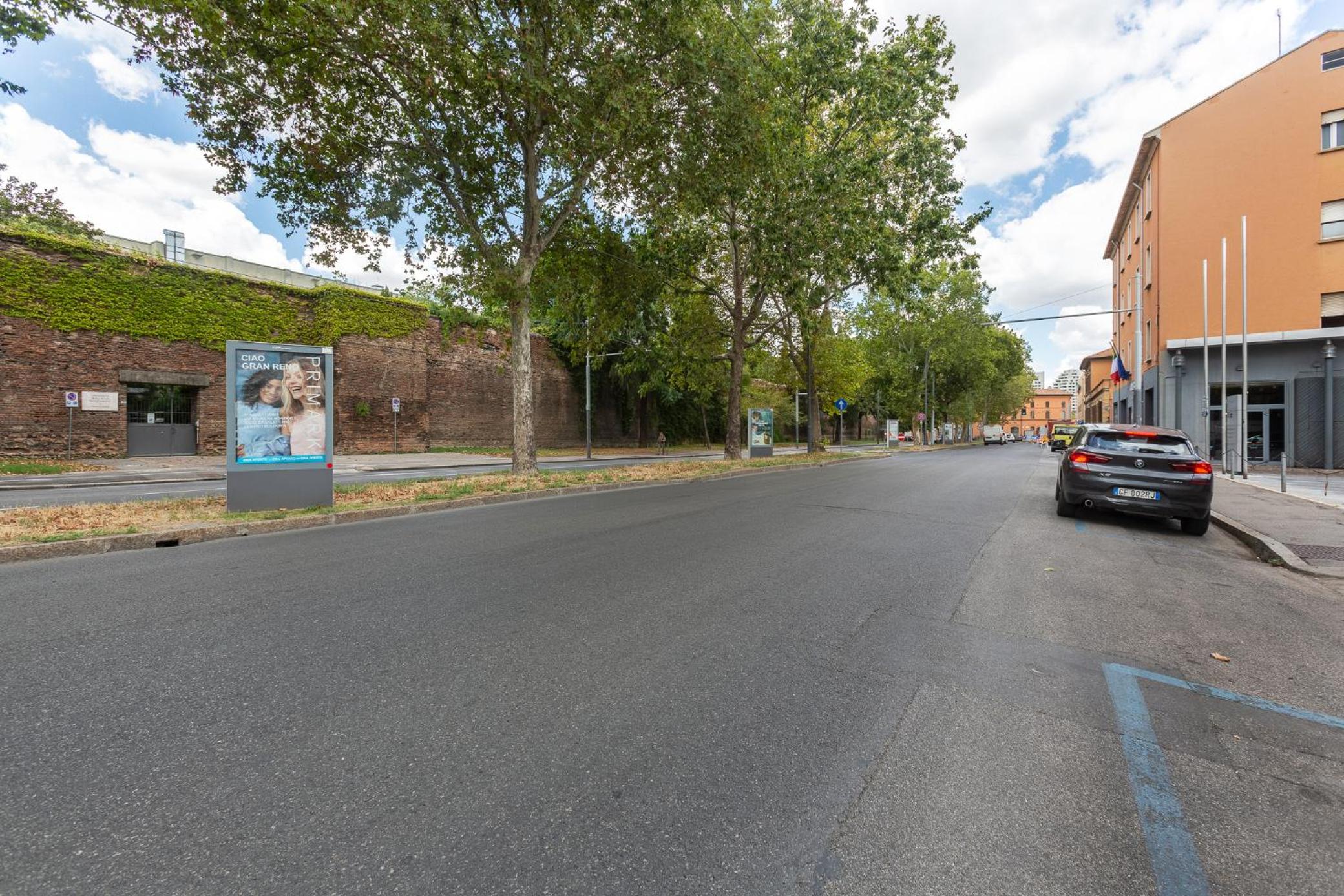 GuestHost - Studio BO16 2 min walk from Porta San Donato! view 3