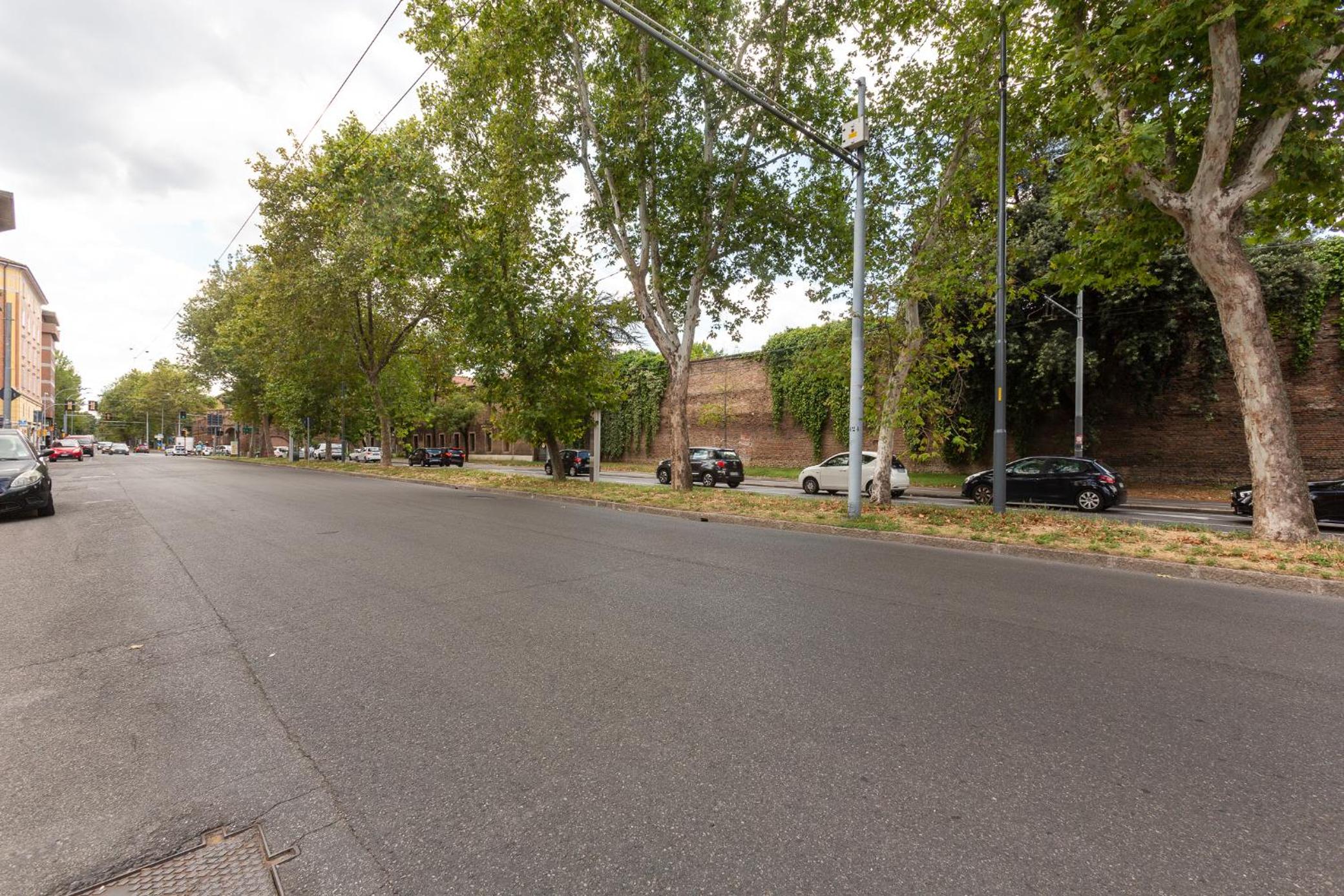 GuestHost - Studio BO16 2 min walk from Porta San Donato! view 4