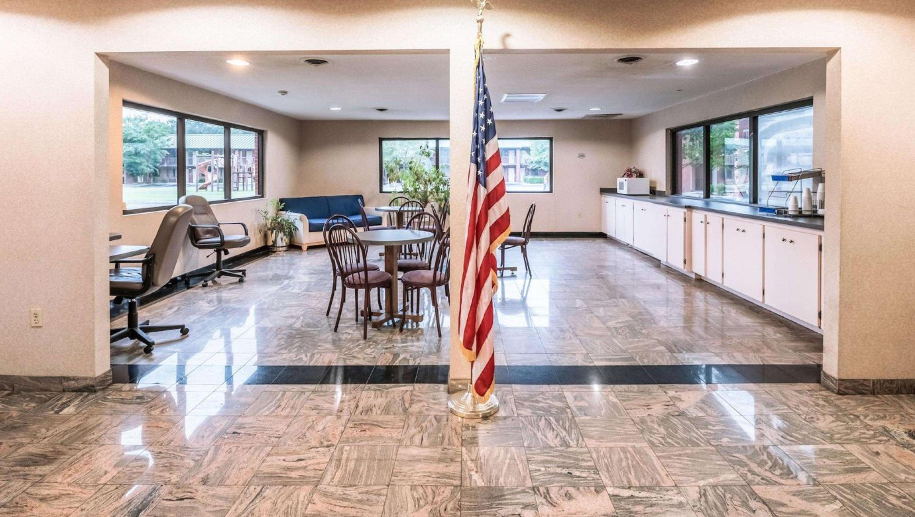 Roanoke Rapids Vacations - Studios and Suites 4 Less Emporia - Property Image 5