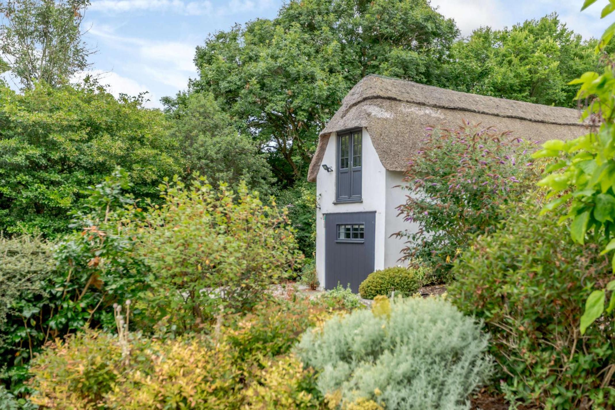 Little Thatch Lovely 2-Bed Converted Workshop Near Weymouth view 3