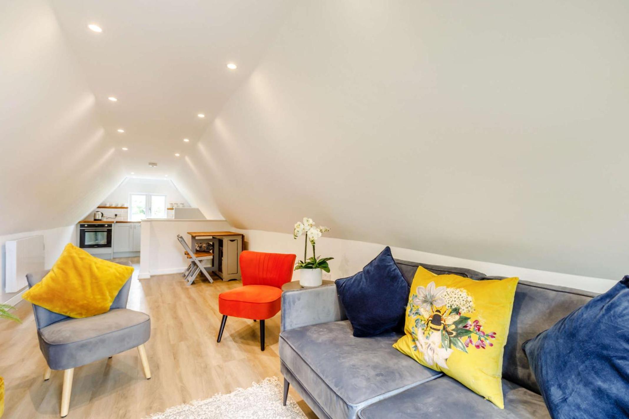 Little Thatch Lovely 2-Bed Converted Workshop Near Weymouth view 5