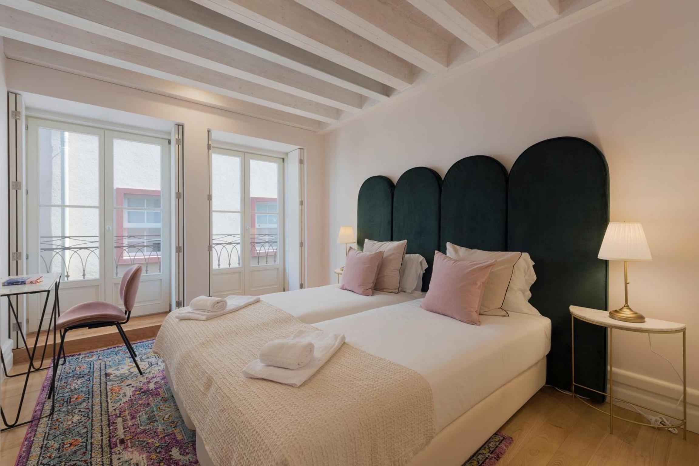 Mouzinho Luxury 3BR Flat l 5 min Walk to Ribeira by Lovelystay