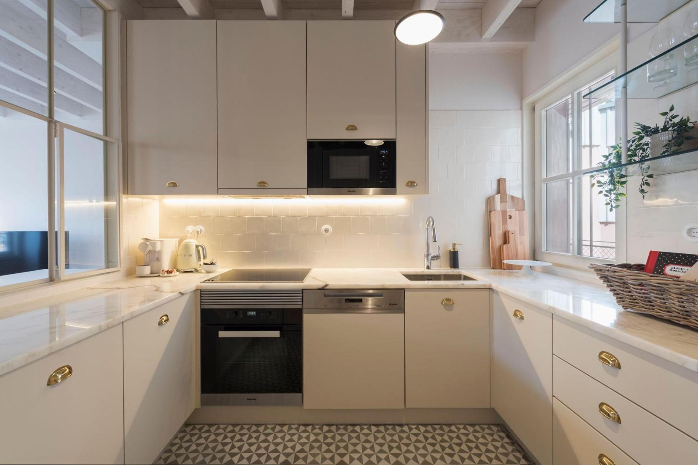 Mouzinho Luxury 3BR Flat l 5 min Walk to Ribeira by Lovelystay