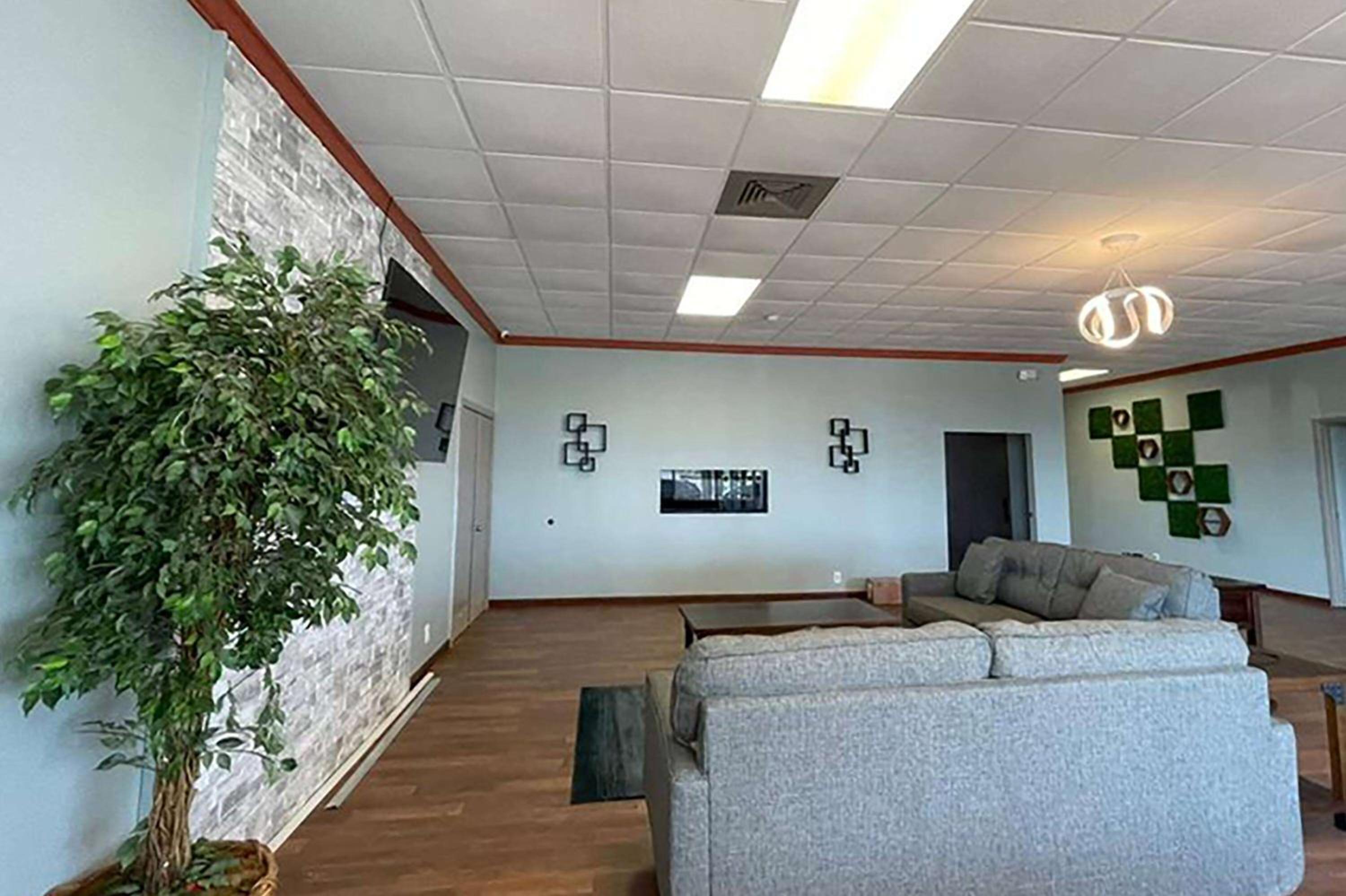 Days Inn & Suites by Wyndham Springfield OH view 4