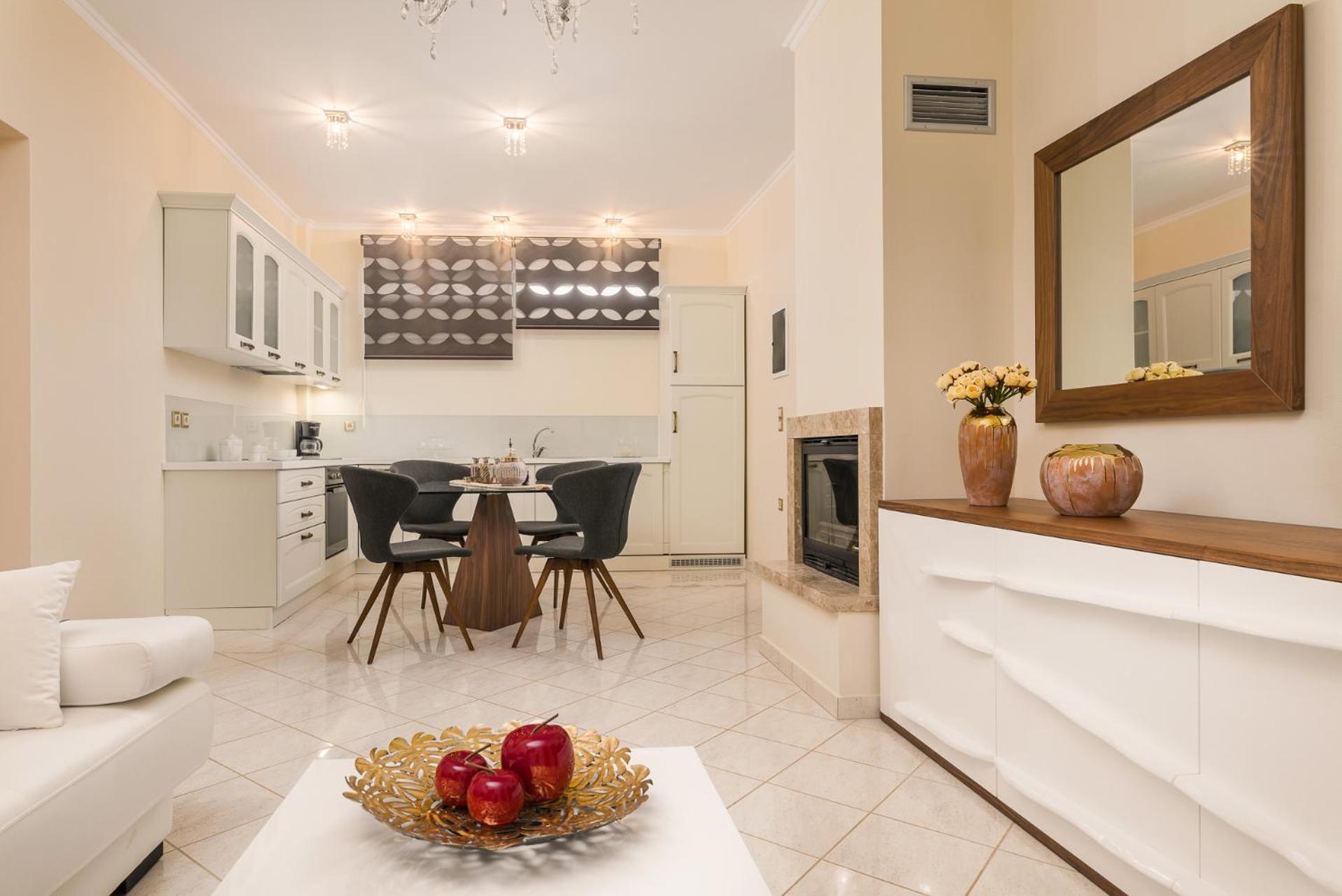 Danae Luxury Apartment - Property Image 4